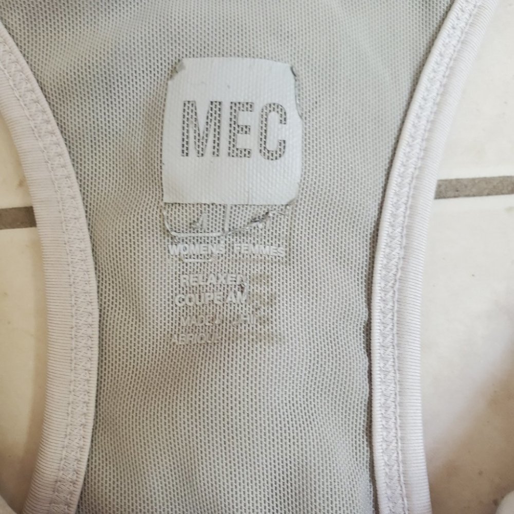 MEC Relaxed Fit  Size Medium - Picture 4 of 5